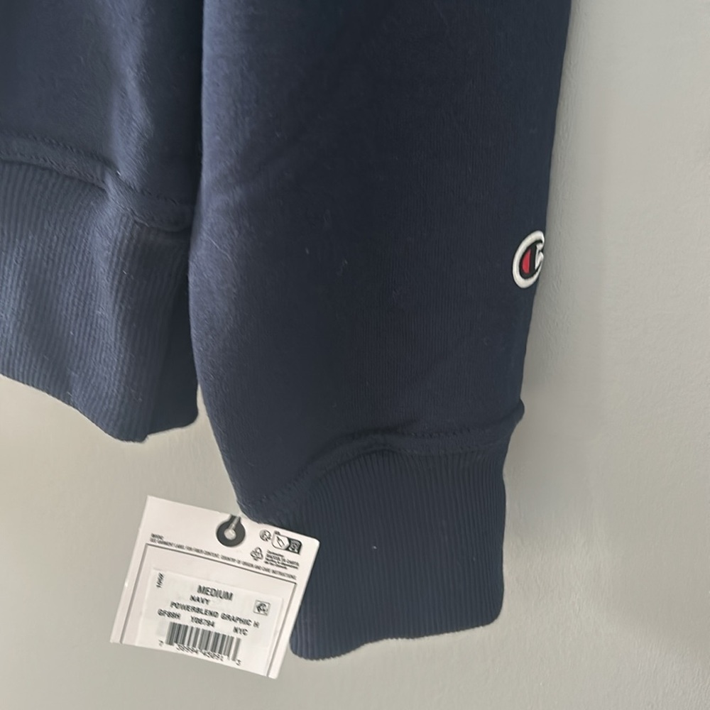 Champion Men’s Navy Medium Hoodie NWT - Picture 2 of 4